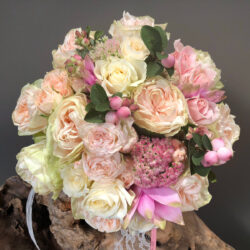 Ανθοδέσμη Γάμου Pastel Αποχρώσεις από τριαντάφυλλα, συμφορίκαρπο, κουρκουμά και rice flower