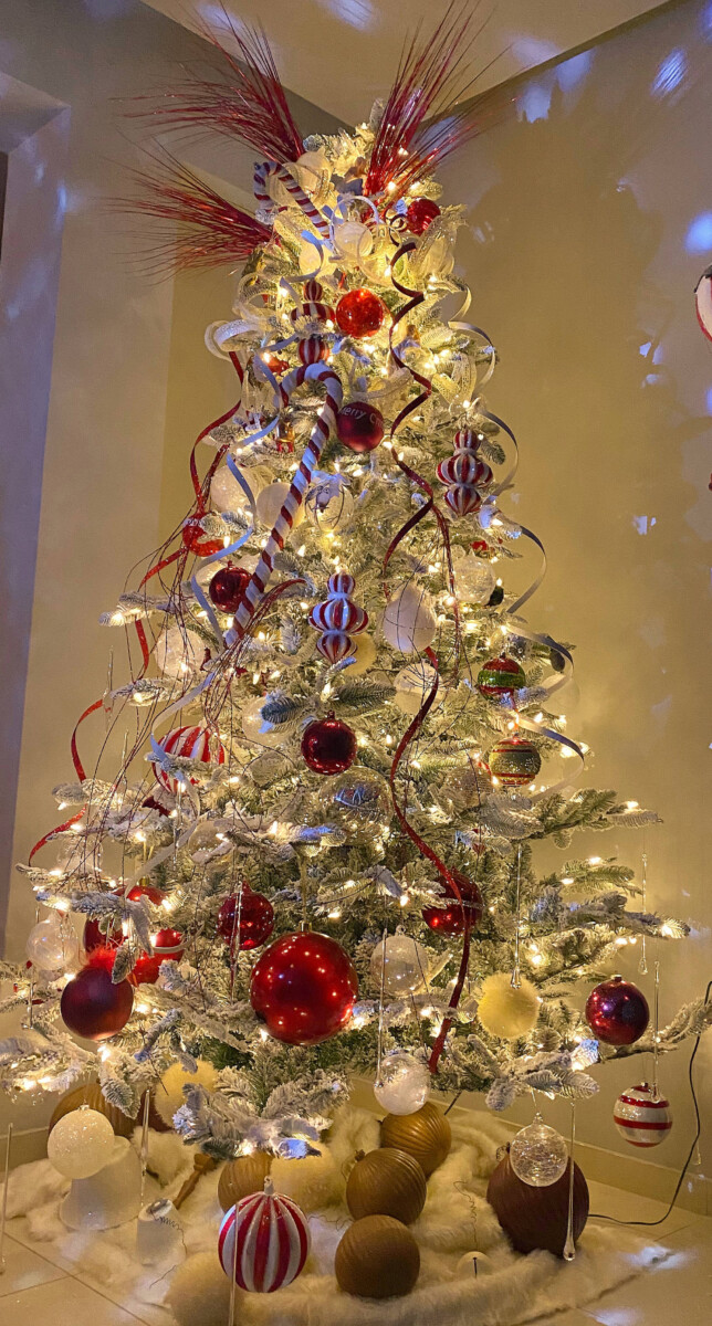 Χριστουγεννιάτικη Διακόσμηση Σπιτιού Δέντρο Χιονισμένο Λευκό Κόκκινο