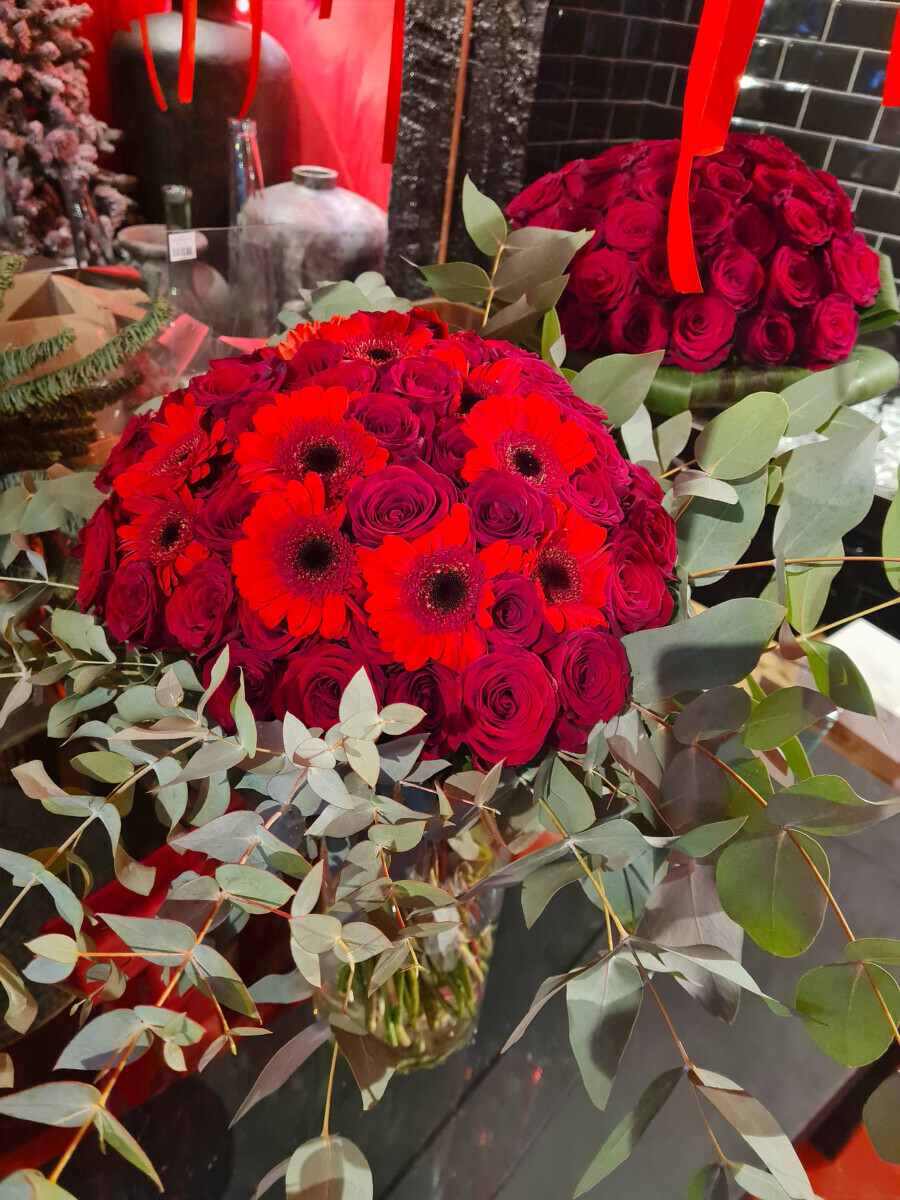 Bouquet Red Roses Gerberas